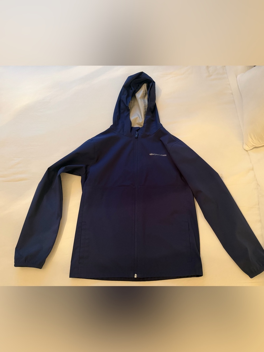 Boys vineyard vines performance navy blue jacket with hood size medium